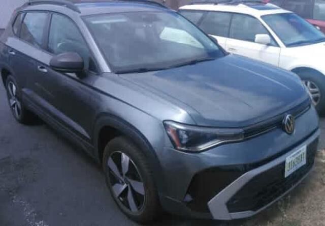 2025 Volkswagen Taos S 4Motion — photo 1 of 26