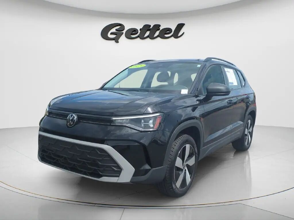 2025 Volkswagen Taos S 4Motion — photo 1 of 13