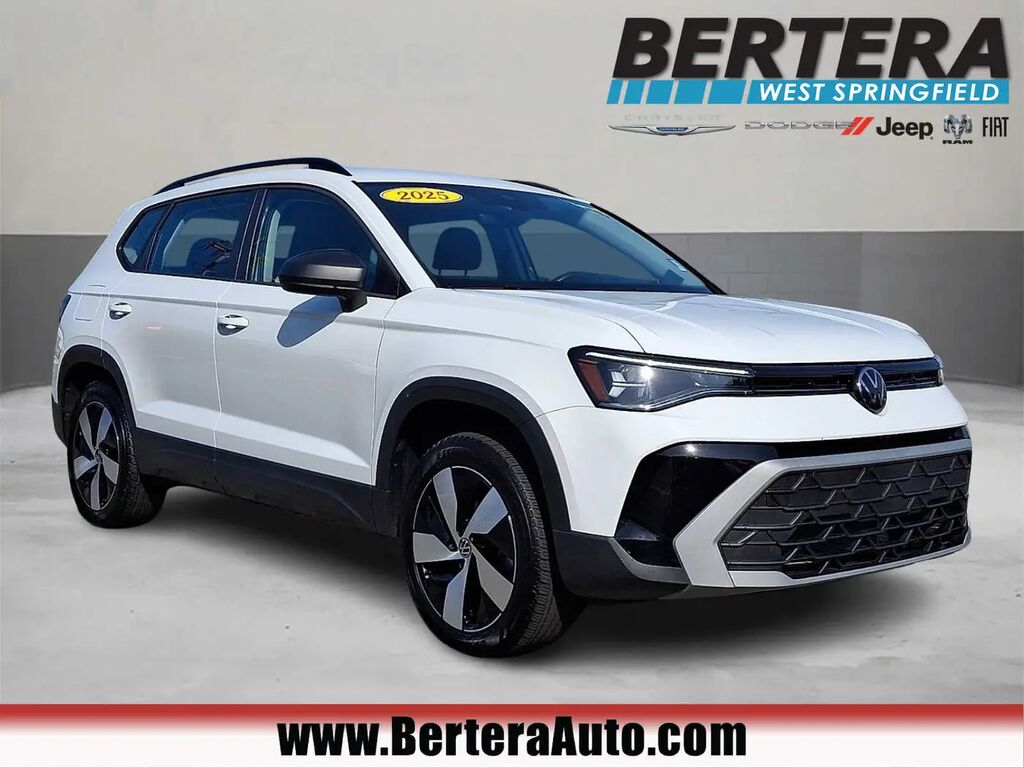 2025 Volkswagen Taos S 4Motion — photo 1 of 13