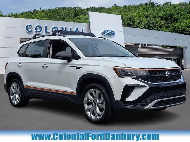 2023 Volkswagen Taos S 4Motion — photo 1 of 13