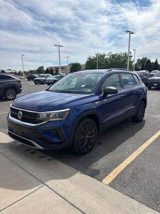 2022 Volkswagen Taos S 4Motion — photo 1 of 2