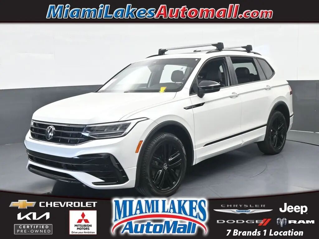 2022 Volkswagen Tiguan SE R-Line Black — photo 1 of 13
