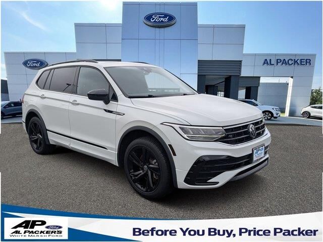 2023 Volkswagen Tiguan SE R-Line Black — photo 1 of 26