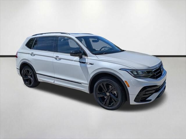 2023 Volkswagen Tiguan SE R-Line Black — photo 1 of 13