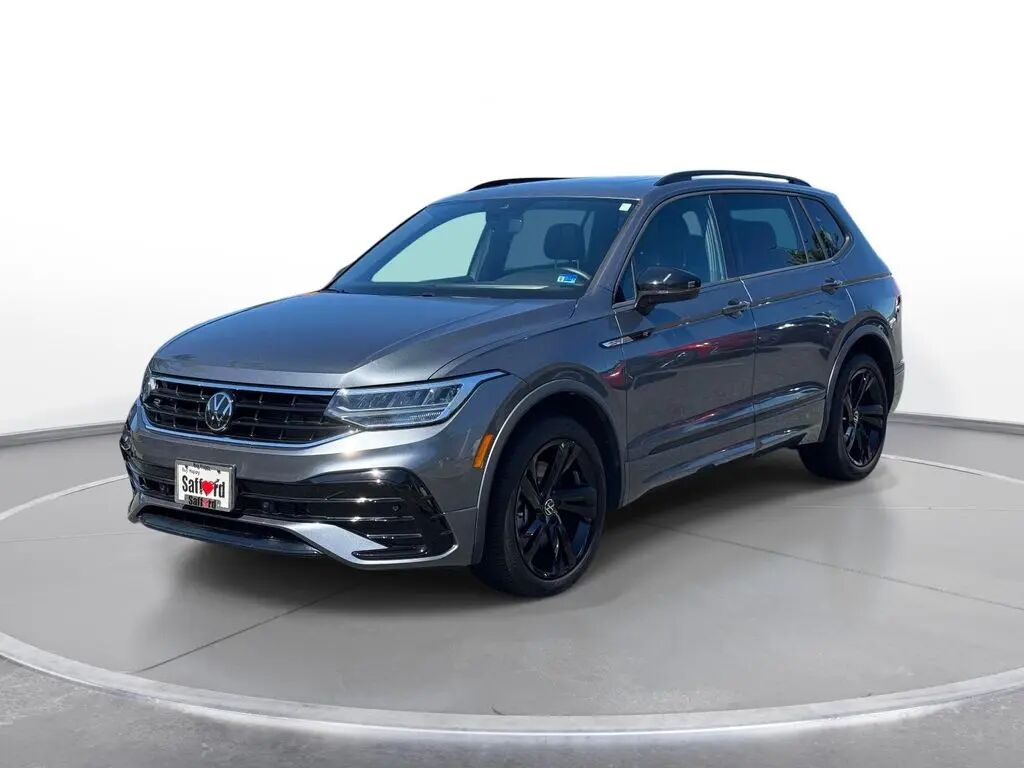 2023 Volkswagen Tiguan SE R-Line Black — photo 1 of 26