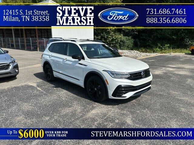 2023 Volkswagen Tiguan SE R-Line Black — photo 1 of 25