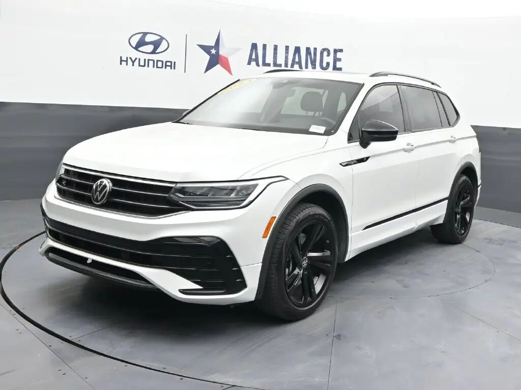 2023 Volkswagen Tiguan SE R-Line Black — photo 1 of 13