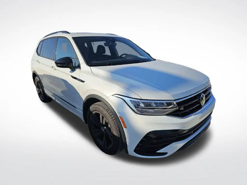 2024 Volkswagen Tiguan SE R-Line Black — photo 1 of 13