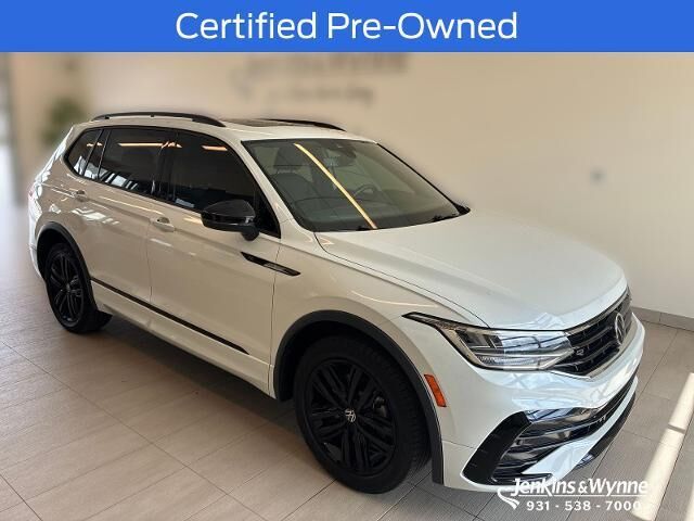 2022 Volkswagen Tiguan SE R-Line Black — photo 1 of 26