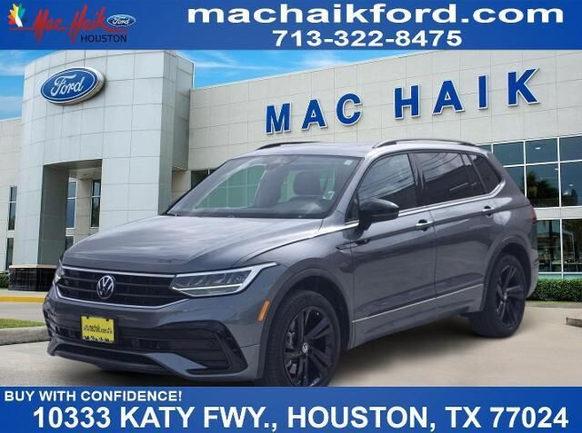2023 Volkswagen Tiguan SE R-Line Black — photo 1 of 13