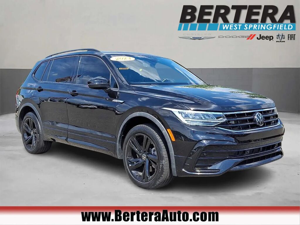 2023 Volkswagen Tiguan SE R-Line Black — photo 1 of 13
