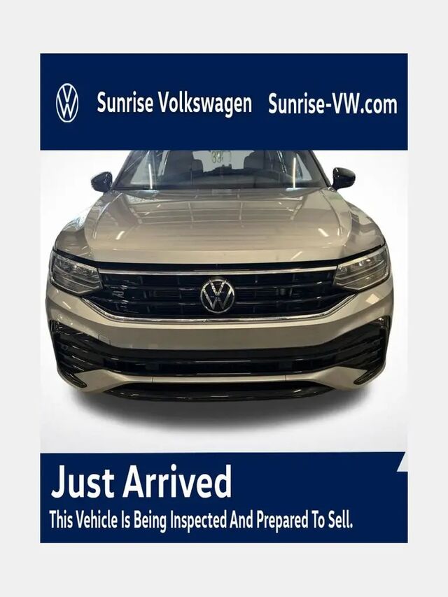 2023 Volkswagen Tiguan SE R-Line Black