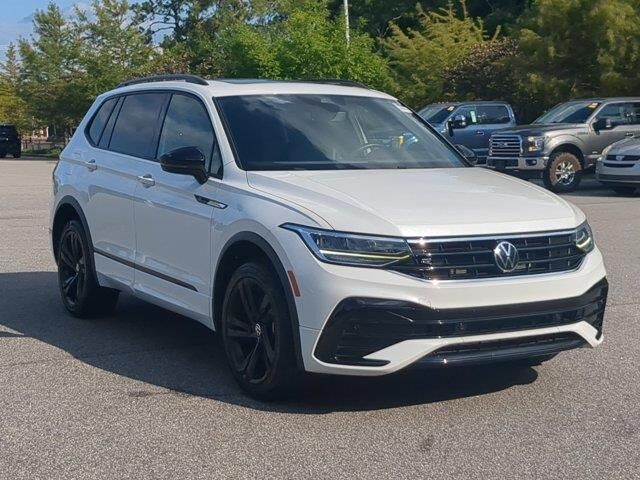 2023 Volkswagen Tiguan SE R-Line Black — photo 1 of 26