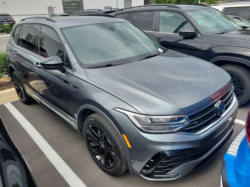 2023 Volkswagen Tiguan 2.0T SE R-Line Black — photo 1 of 2