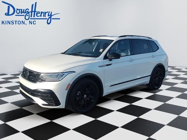 2022 Volkswagen Tiguan SE R-Line Black — photo 1 of 13
