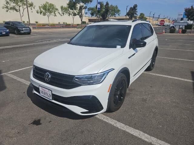 2022 Volkswagen Tiguan SE R-Line Black