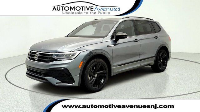 2023 Volkswagen Tiguan SE R-Line Black — photo 1 of 14