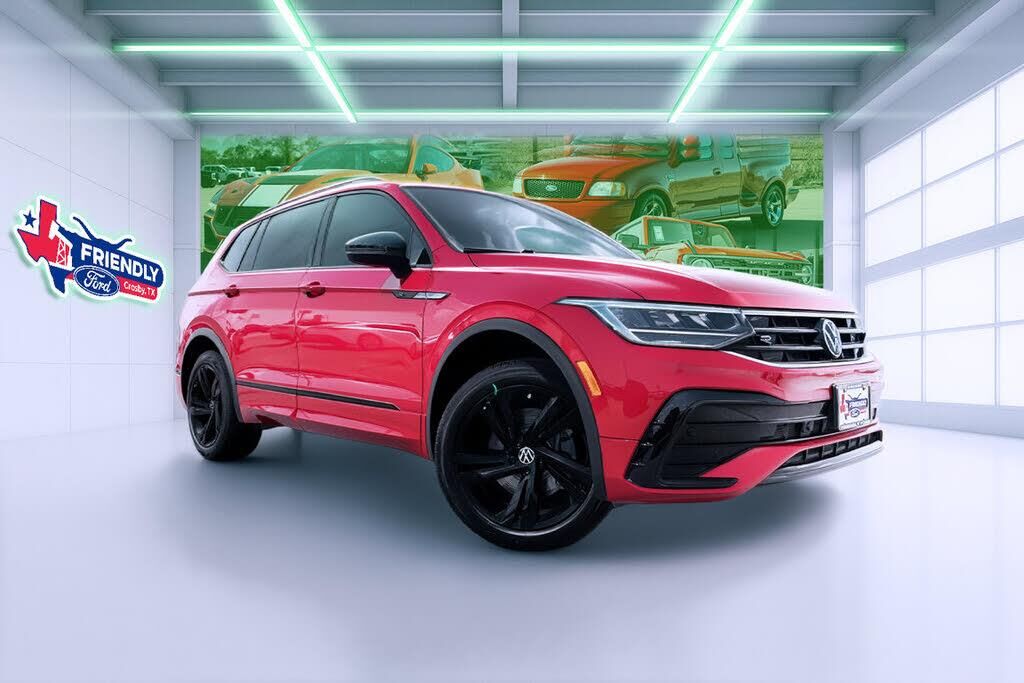 2024 Volkswagen Tiguan SE R-Line Black — photo 1 of 1