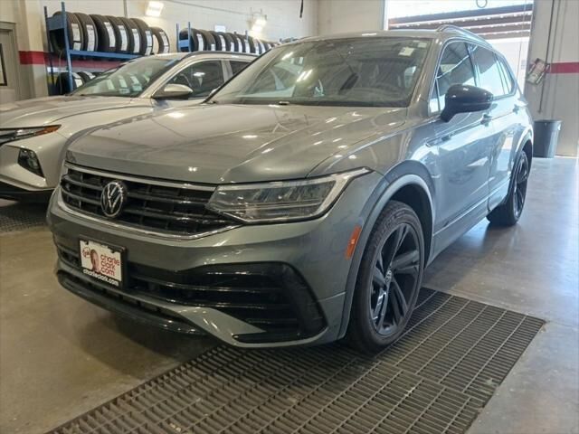 2023 Volkswagen Tiguan SE R-Line Black — photo 1 of 22