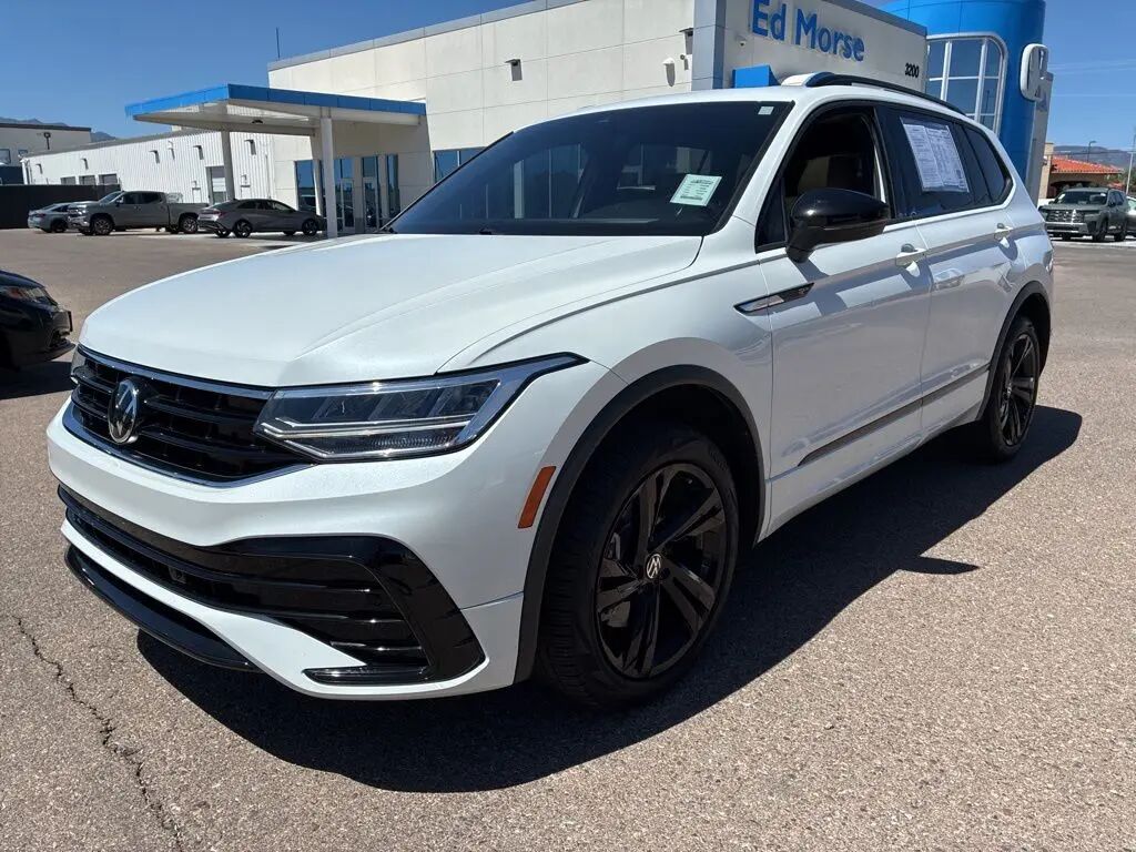 2024 Volkswagen Tiguan SE R-Line Black — photo 1 of 13