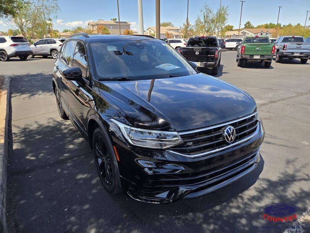 2022 Volkswagen Tiguan SE R-Line Black — photo 1 of 1