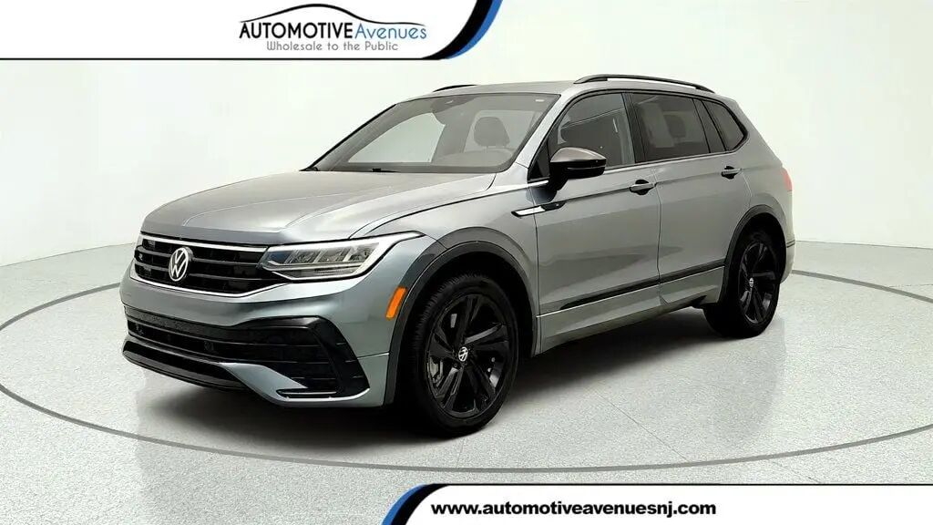 2023 Volkswagen Tiguan SE R-Line Black — photo 1 of 26