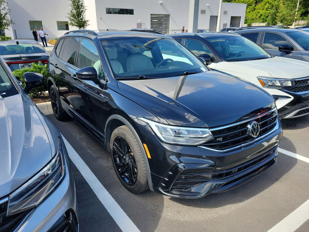 2024 Volkswagen Tiguan 2.0T SE R-Line Black — photo 1 of 2