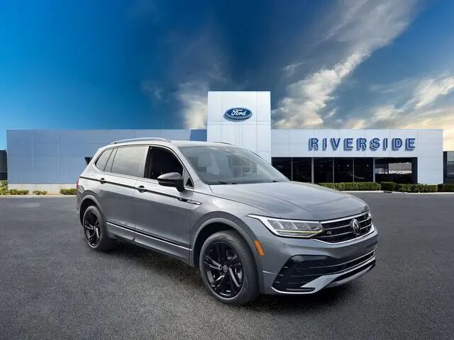 2024 Volkswagen Tiguan SE R-Line Black — photo 1 of 26