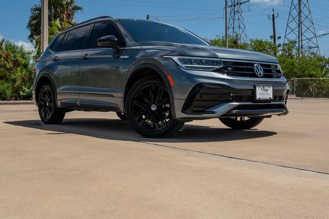 2022 Volkswagen Tiguan SE R-Line Black