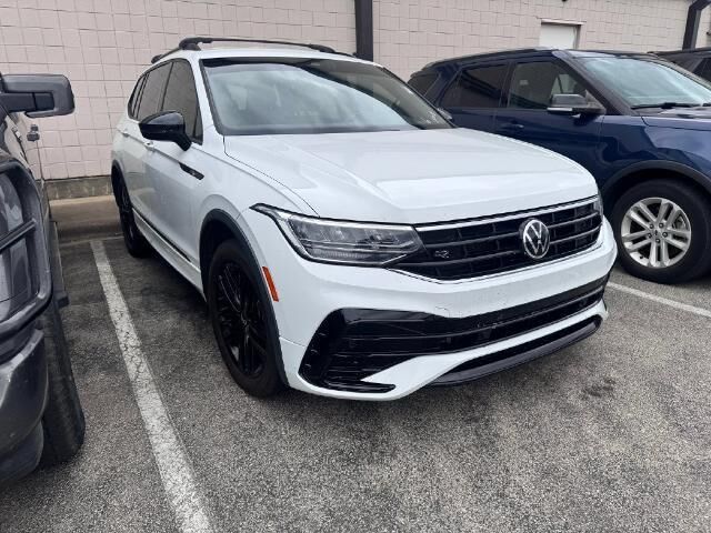 2022 Volkswagen Tiguan SE R-Line Black