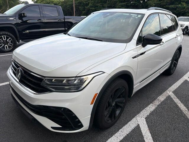 2023 Volkswagen Tiguan SE R-Line Black — photo 1 of 35