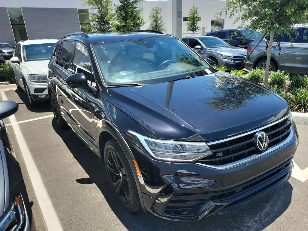 2024 Volkswagen Tiguan 2.0T SE R-Line Black — photo 1 of 2