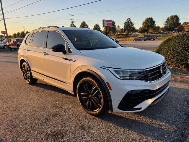 2022 Volkswagen Tiguan SE R-Line Black