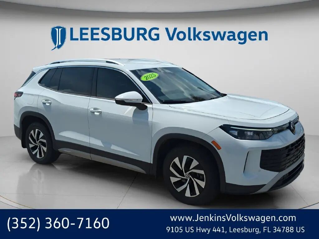 2025 Volkswagen Tiguan S — photo 1 of 13