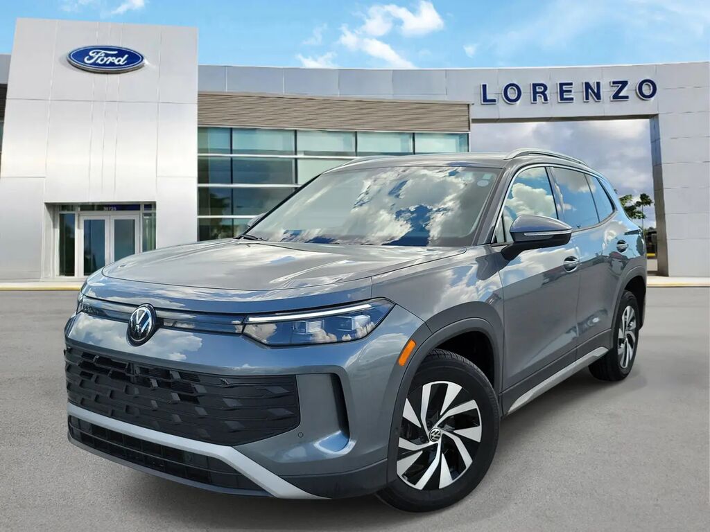 2025 Volkswagen Tiguan S — photo 1 of 13