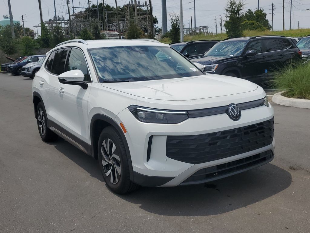 2025 Volkswagen Tiguan 2.0T S — photo 1 of 13