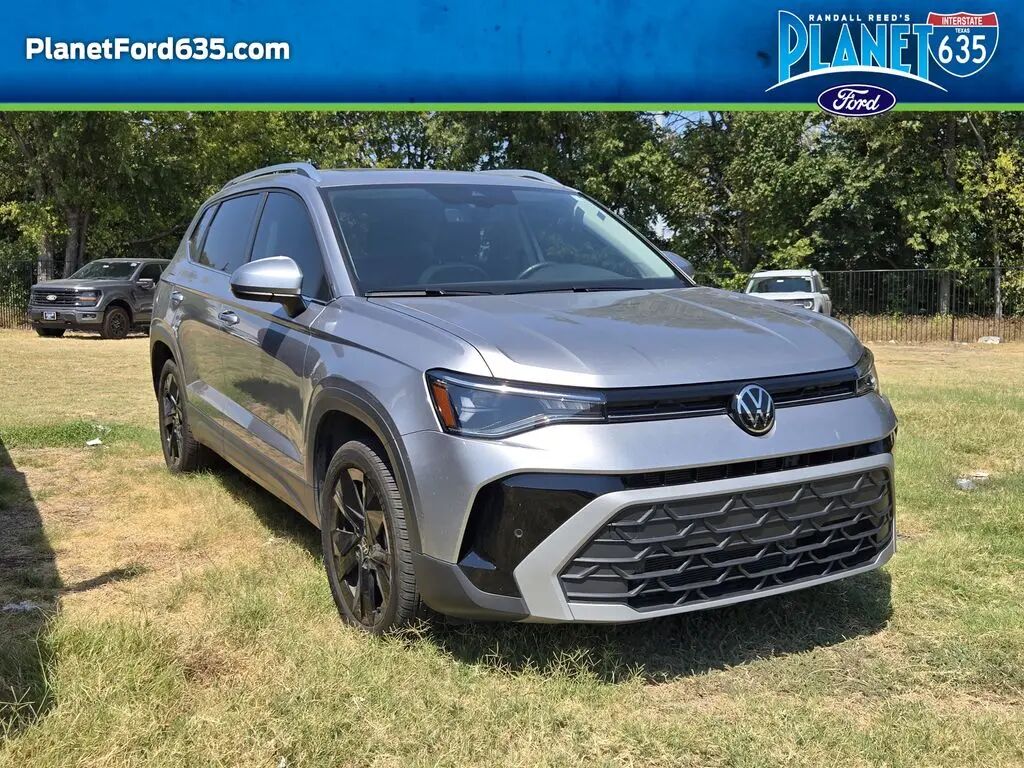 2025 Volkswagen Taos SE — photo 1 of 10