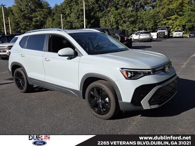 2025 Volkswagen Taos SE