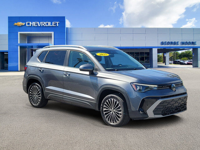 2025 Volkswagen Taos SE — photo 1 of 1