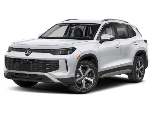 2025 Volkswagen Tiguan SE 4Motion — photo 1 of 16