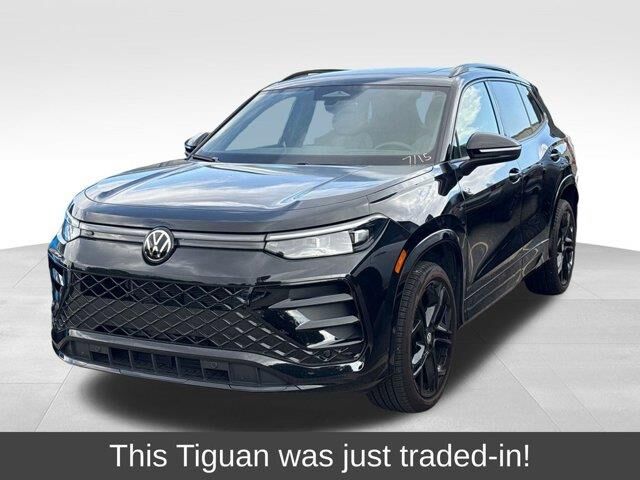 2026 Volkswagen Tiguan SE R-Line Black 4Motion — photo 1 of 26