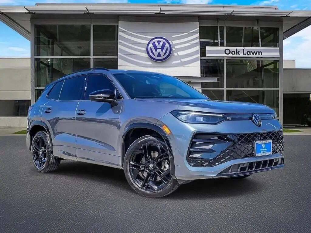 2025 Volkswagen Tiguan SE R-Line Black 4Motion — photo 1 of 13