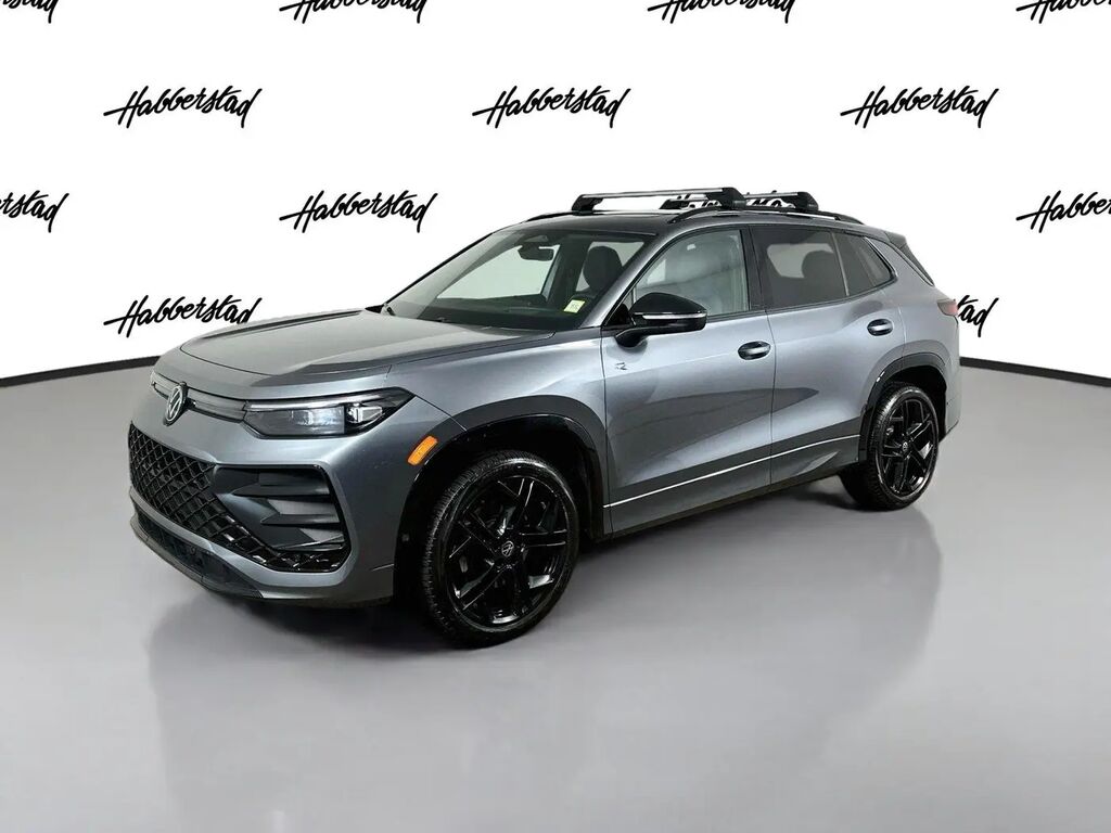 2025 Volkswagen Tiguan SE R-Line Black 4Motion — photo 1 of 13