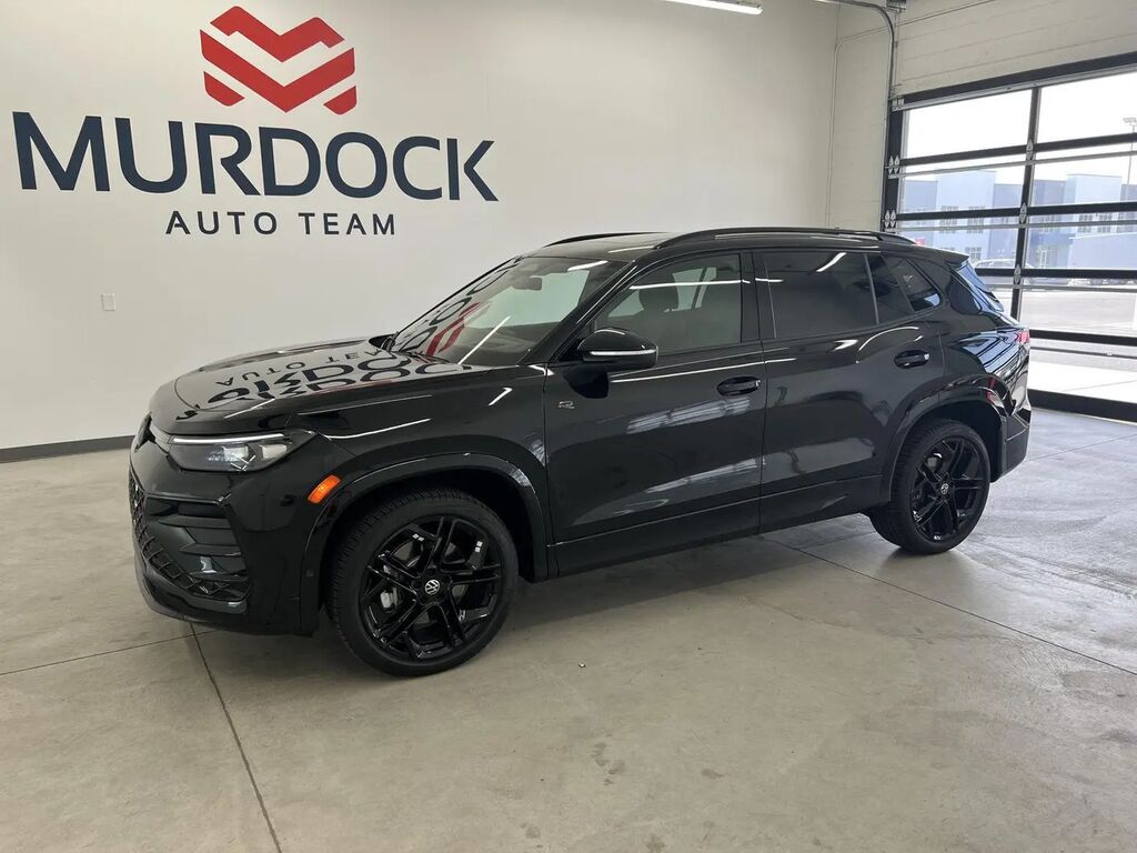 2025 Volkswagen Tiguan SE R-Line Black 4Motion — photo 1 of 13