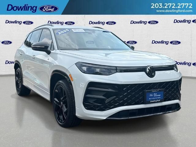 2025 Volkswagen Tiguan SE R-Line Black 4Motion — photo 1 of 26