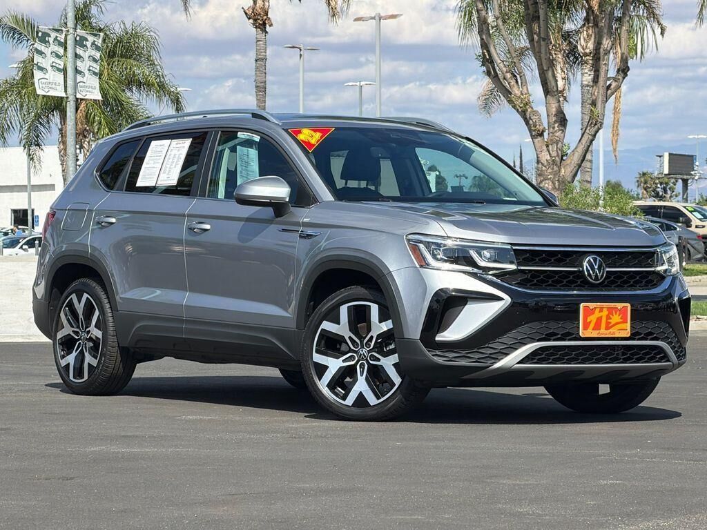 2022 Volkswagen Taos SEL 4Motion — photo 1 of 1
