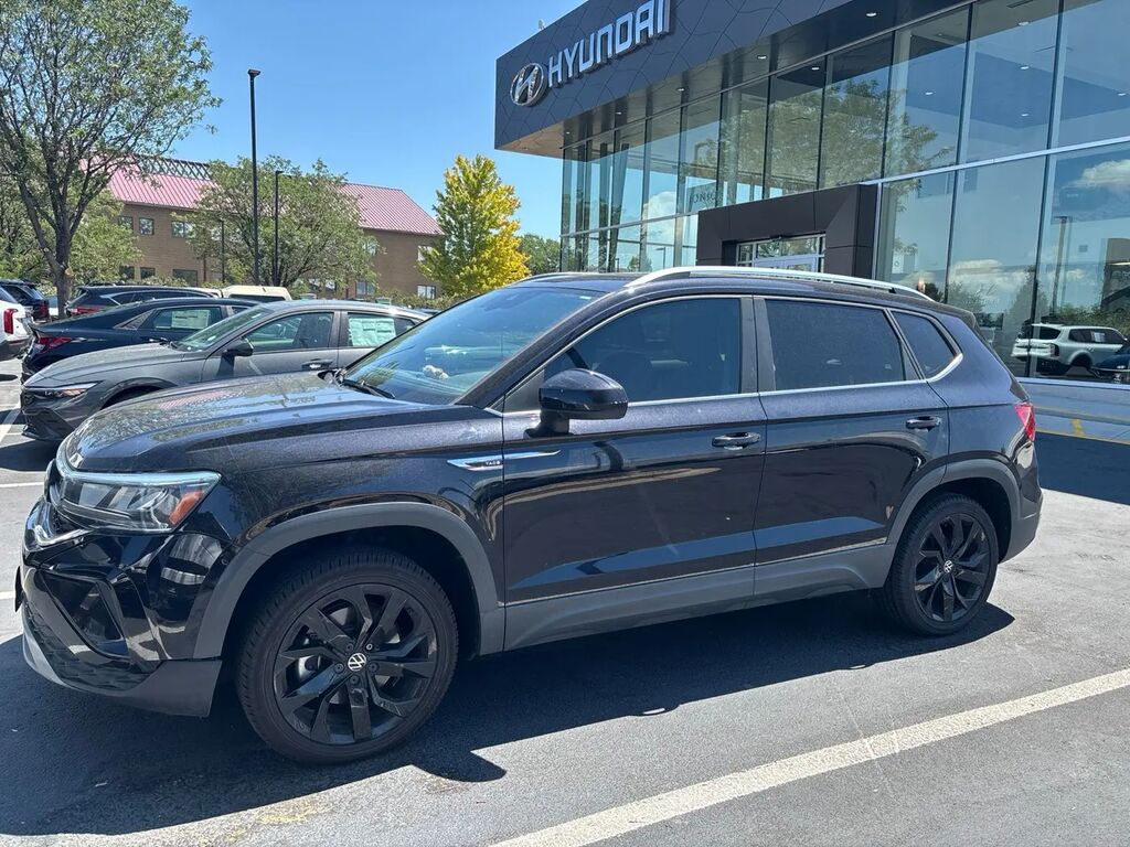 2022 Volkswagen Taos SE — photo 1 of 1