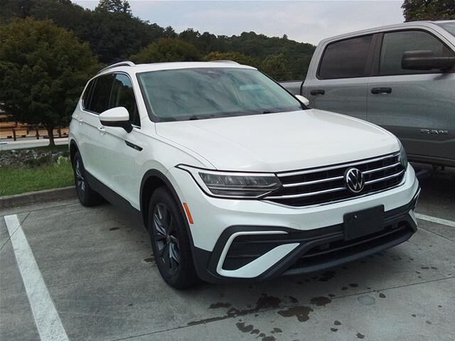 2023 Volkswagen Tiguan SE 4Motion — photo 1 of 1