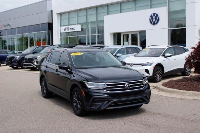 2023 Volkswagen Tiguan SE 4Motion — photo 1 of 13