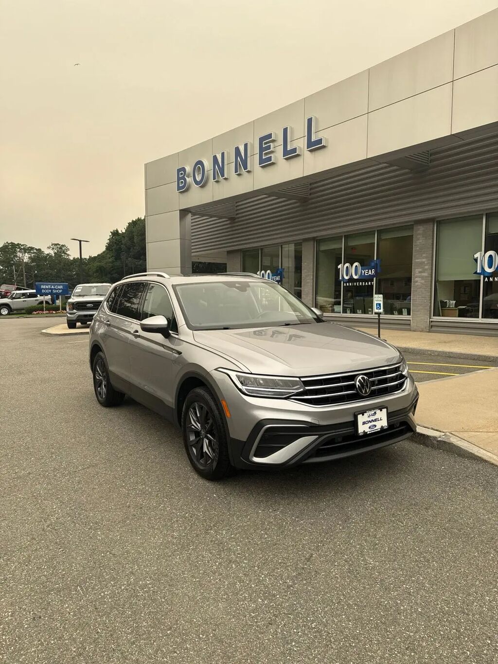 2023 Volkswagen Tiguan SE 4Motion — photo 1 of 13